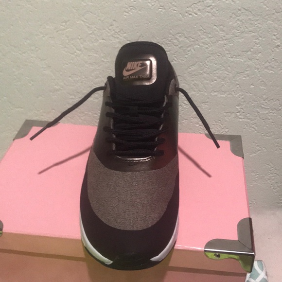 Nike shoes - Picture 3 of 4